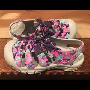 KEEN Kids size 3 ! Awesome !🔥🔥